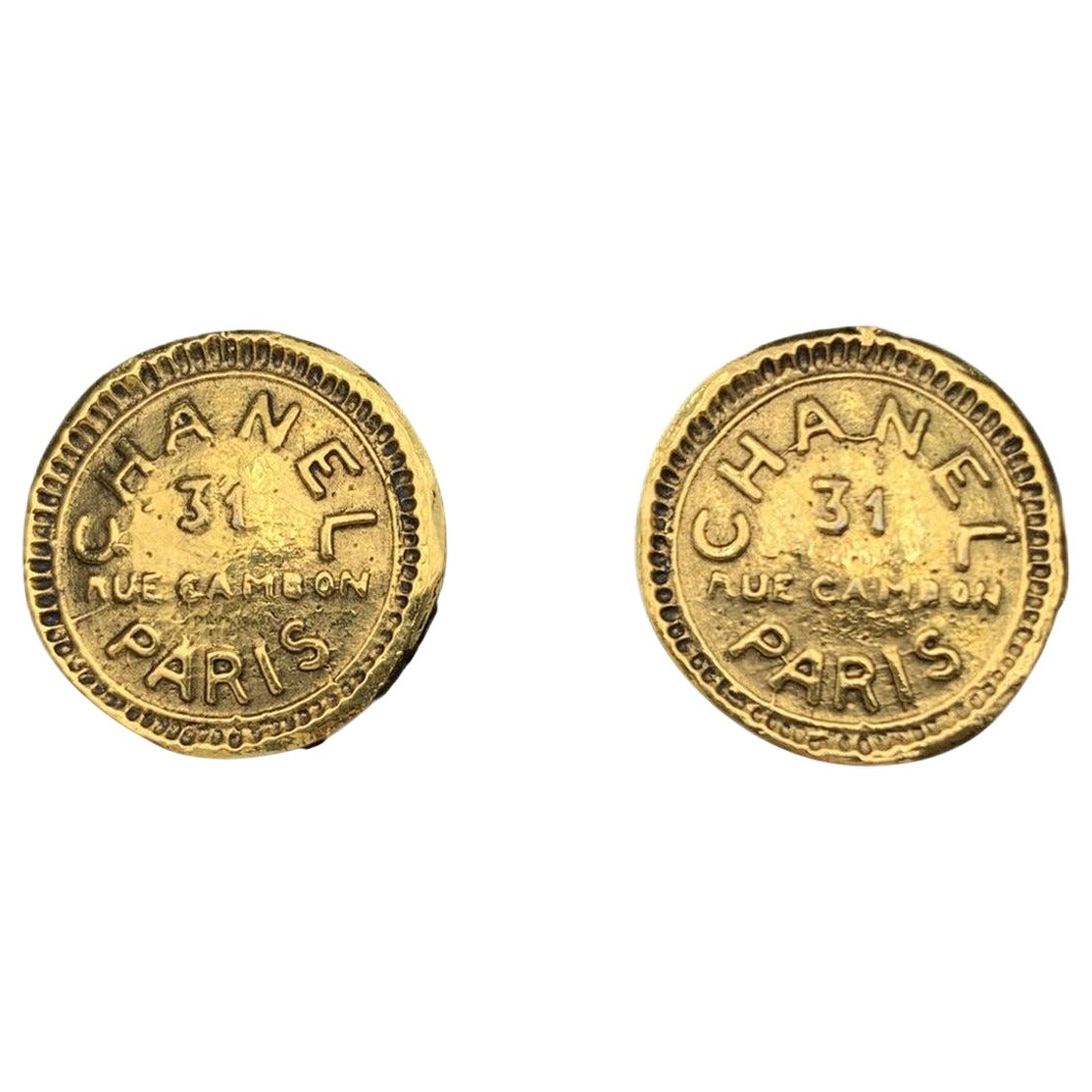Chanel Vintage Gold Metall Runde Rue Cambon Clip-Ohrringe im Angebot