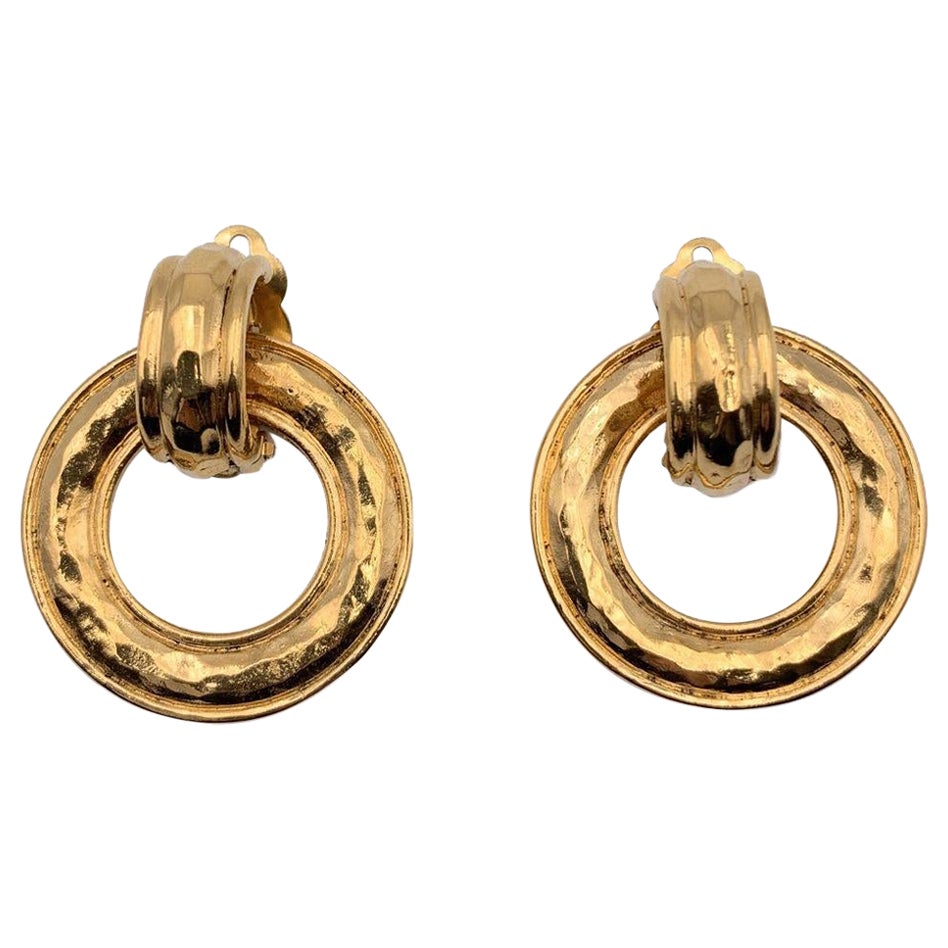 Chanel Vintage Gold Metall Creolen-Türgriff-Ohrringe mit Clipverschluss im Angebot