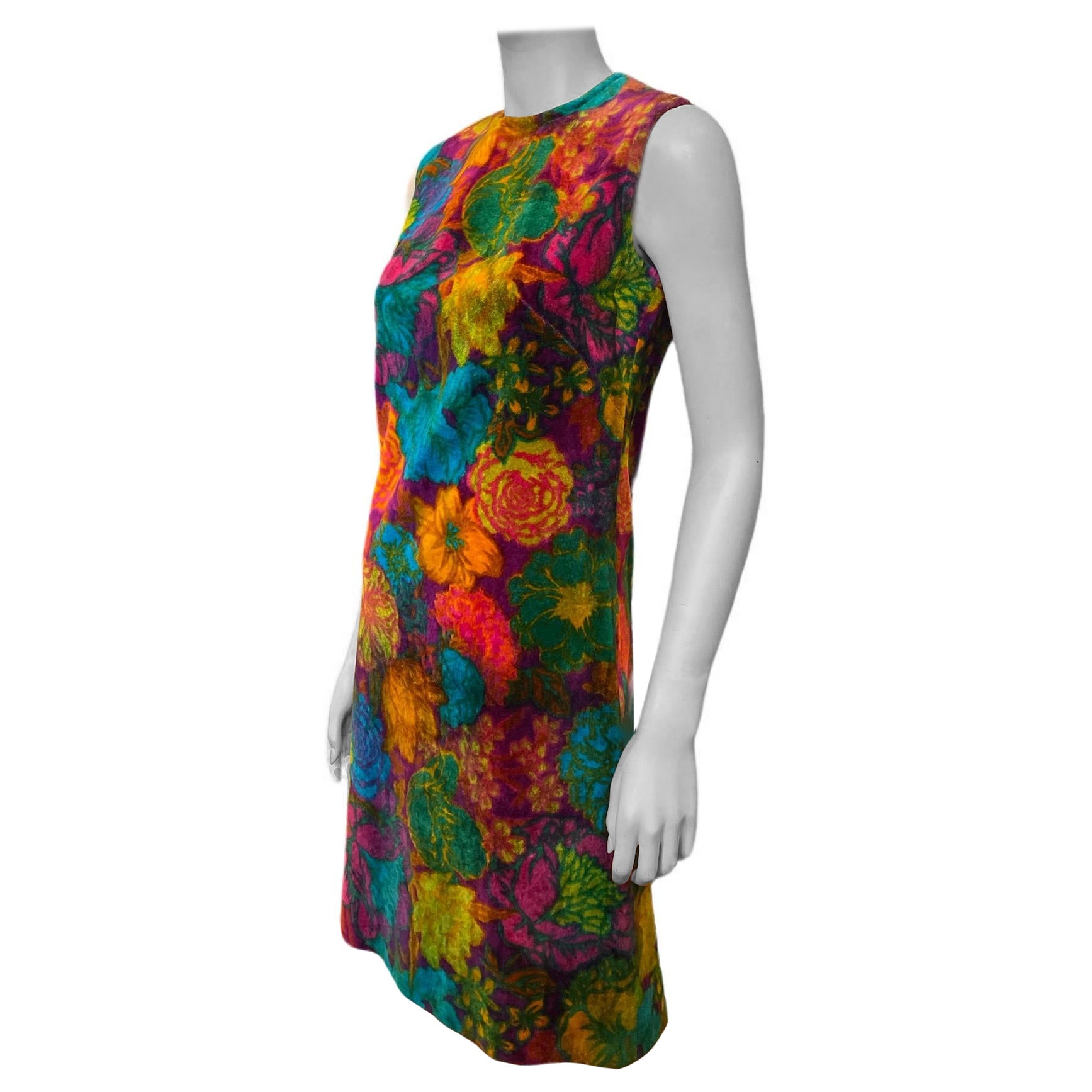 1960er Flower Power Ärmelloses Kleid in A-Linie im Angebot