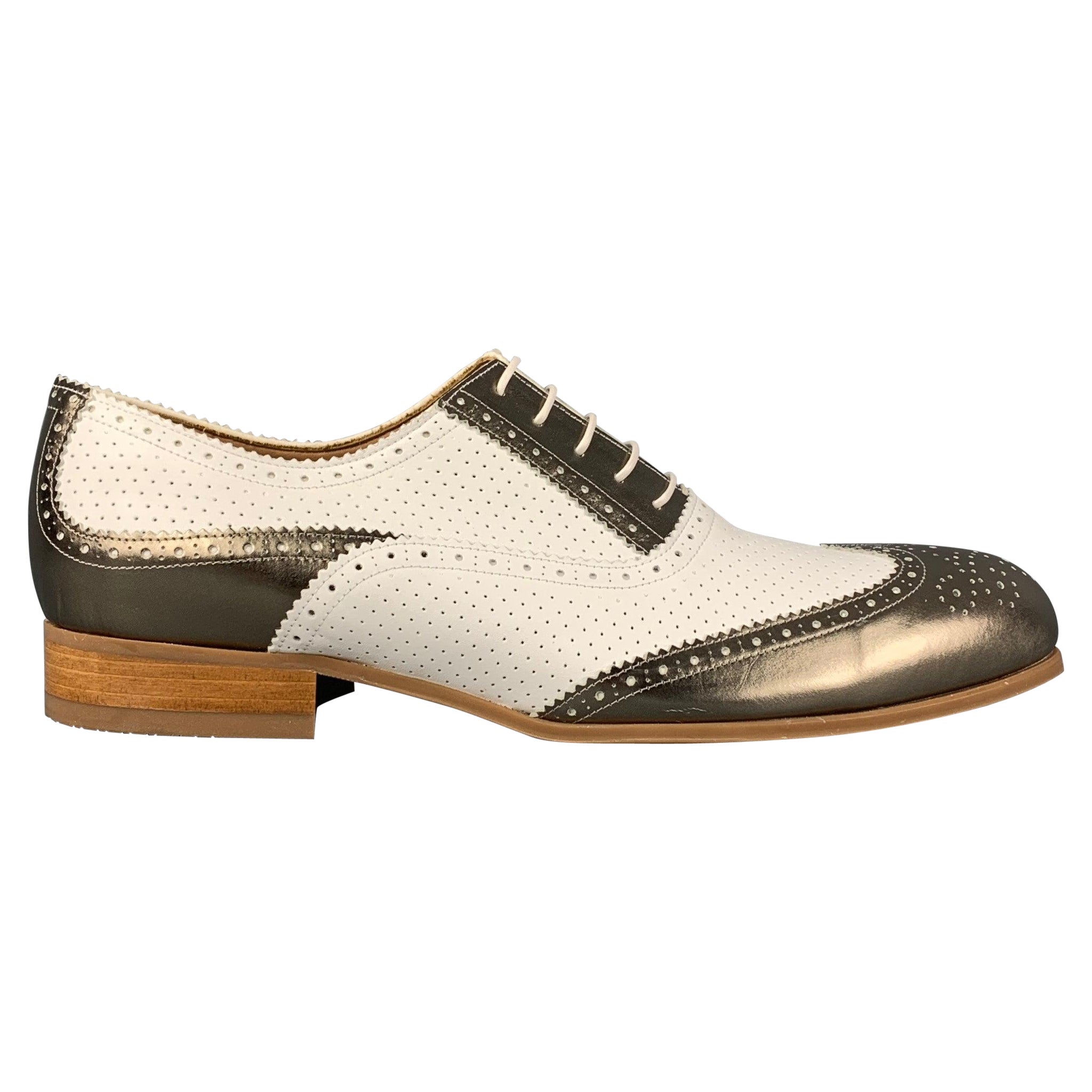 EMPORIO ARMANI - Chaussures Spectator à lacets en cuir perforé blanc métallisé, taille 10
