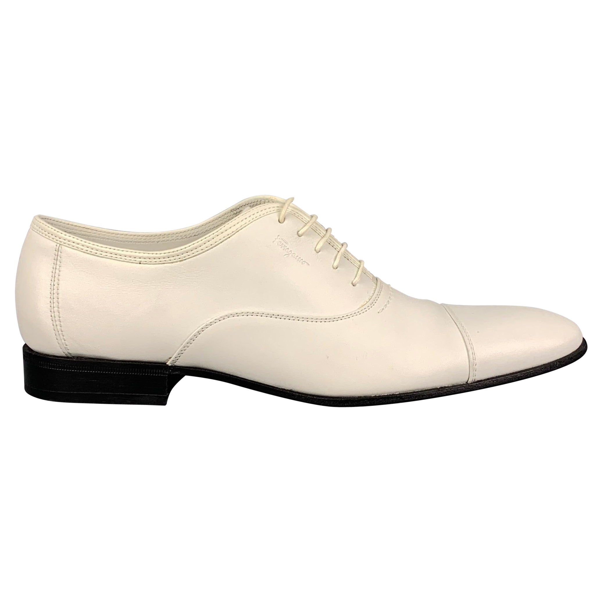 SALVATORE FERRAGAMO Size 9 White Leather Cap Toe Lace Up Shoes For Sale