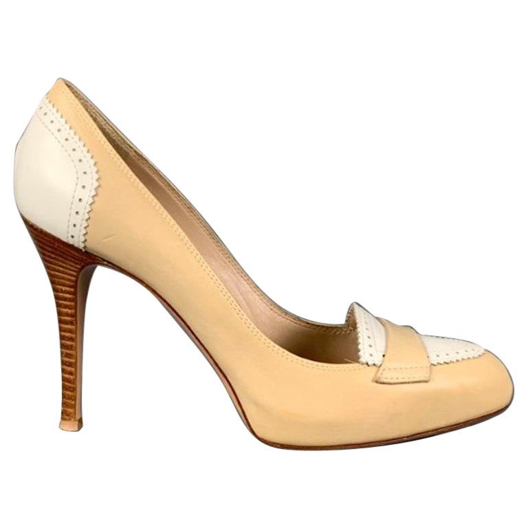 GIANVITO ROSSI Size 7 Beige Cream Leather Perforated Pumps For Sale