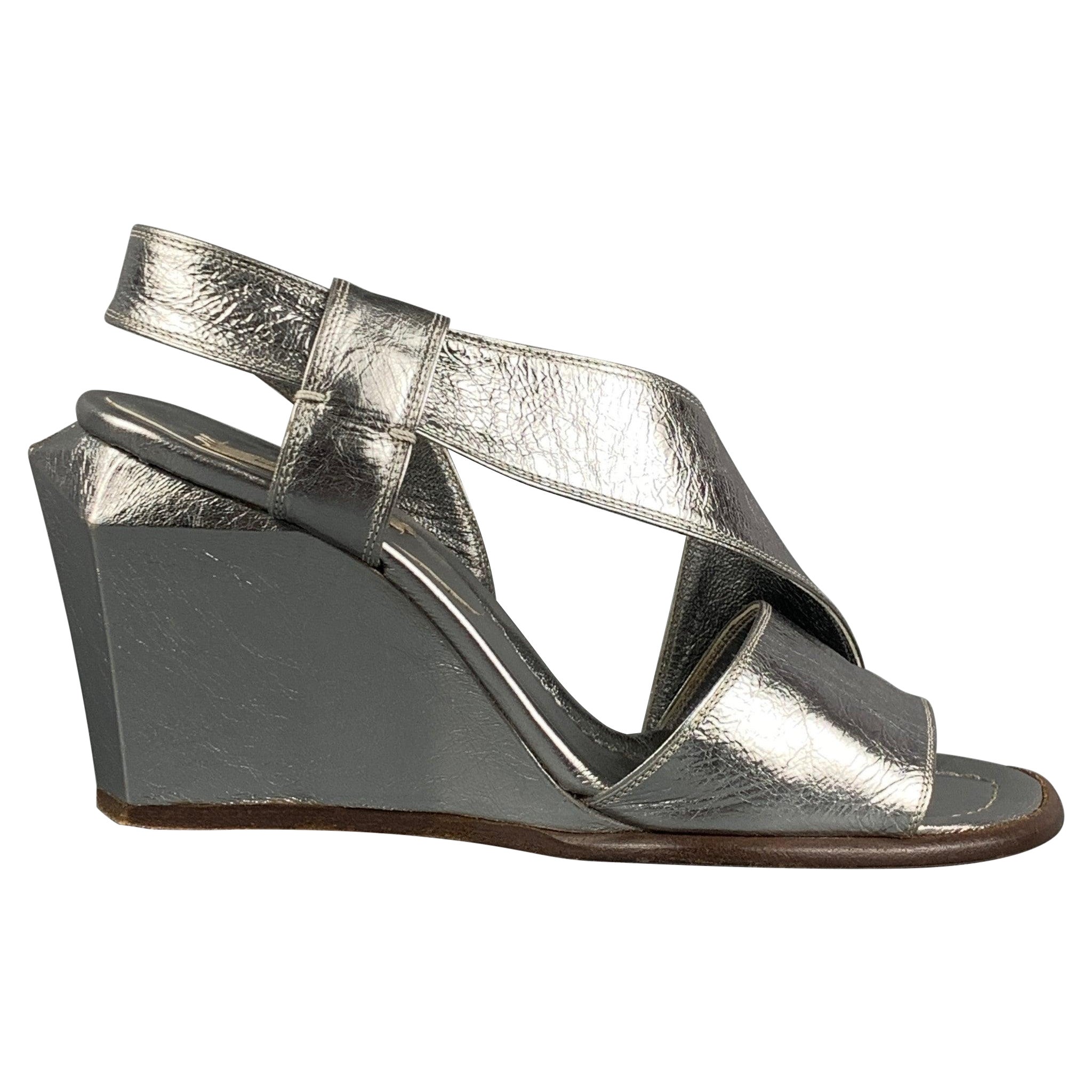 MARC JACOBS Size 7 Silver Leather Wedge Nickel Sandals For Sale