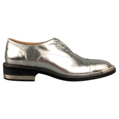 BARBARA BUI - Chaussures en cuir verni argenté métallisé, taille 7