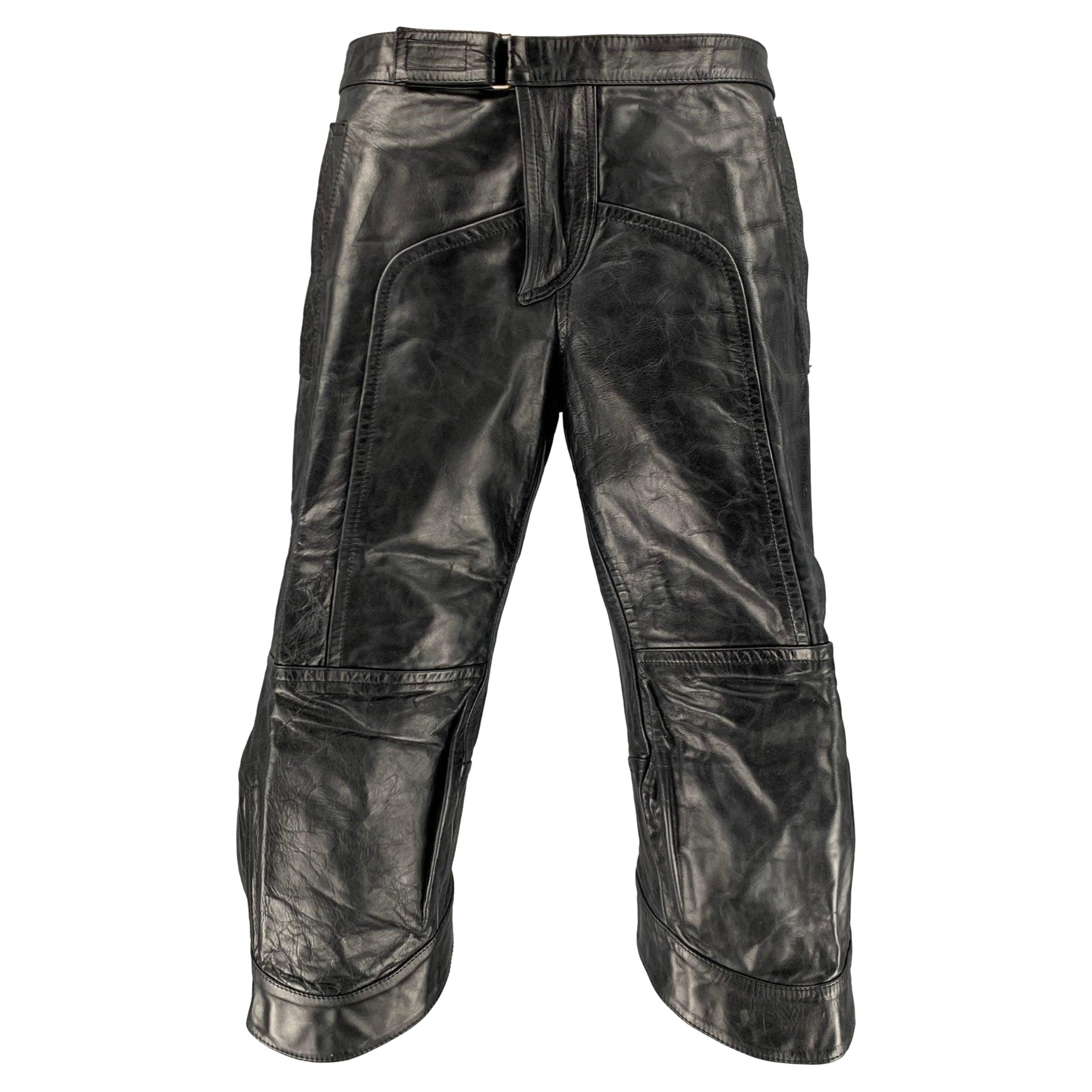 DSQUARED2 Größe 30 Schwarze Leder Shorts im Angebot