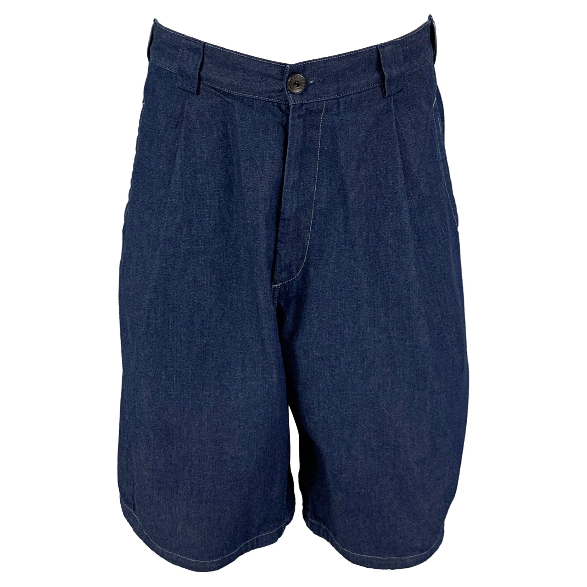LEVI'S Size 32 Indigo Cotton Pleated Denim Family Shorts For Sale