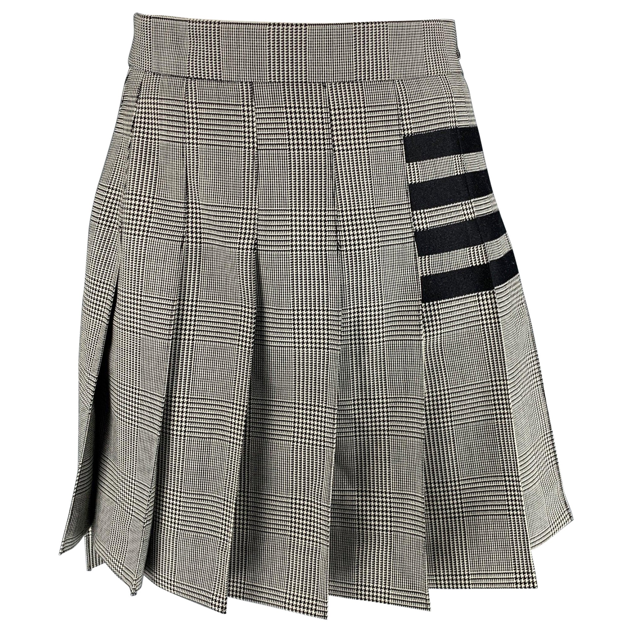 THOM BROWNE Size 2 Black White Wool Glen plaid Pleated Above Knee Skirt For Sale