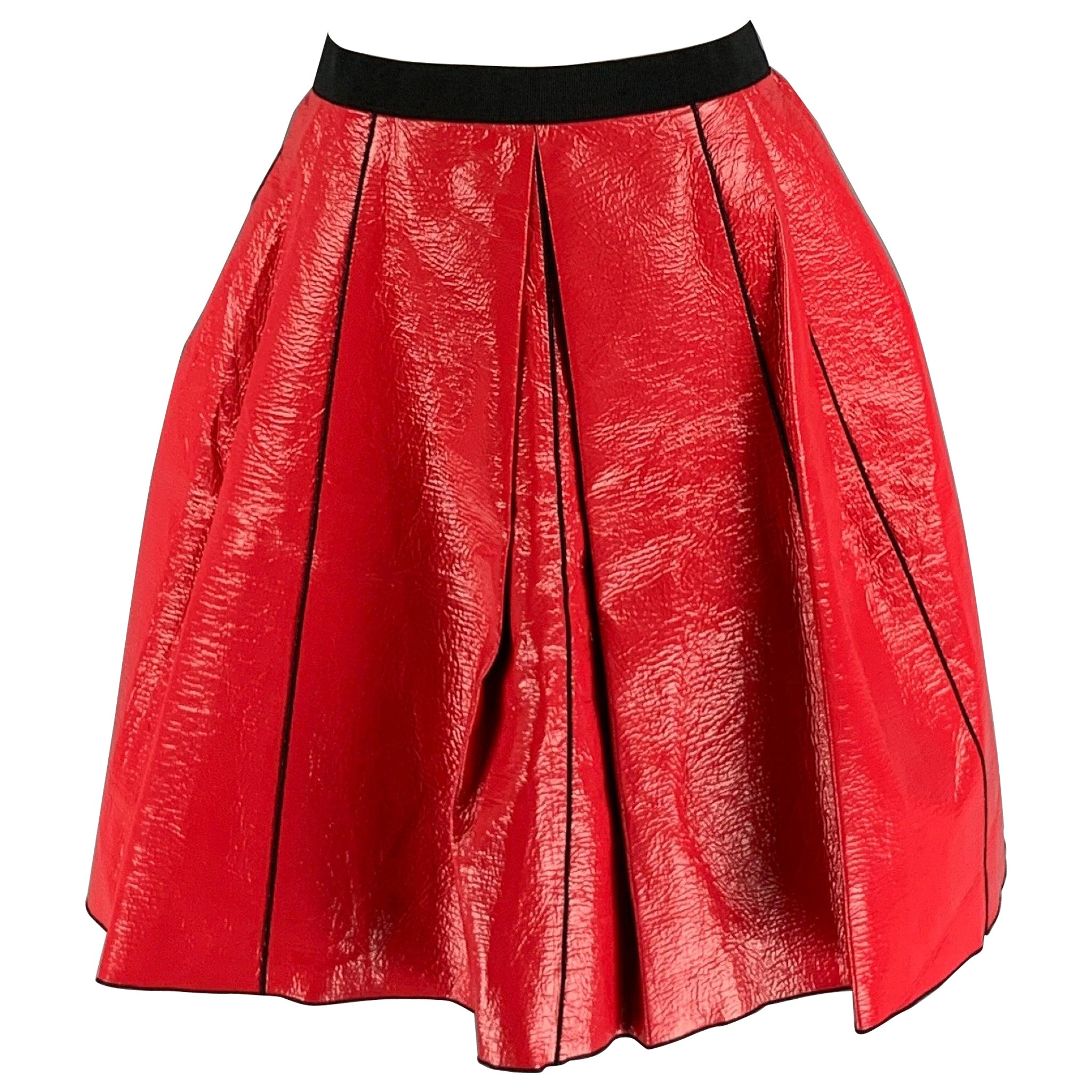 MARC JACOBS Size 2 Red Black Coated Cotton Solid A-Line Skirt For Sale