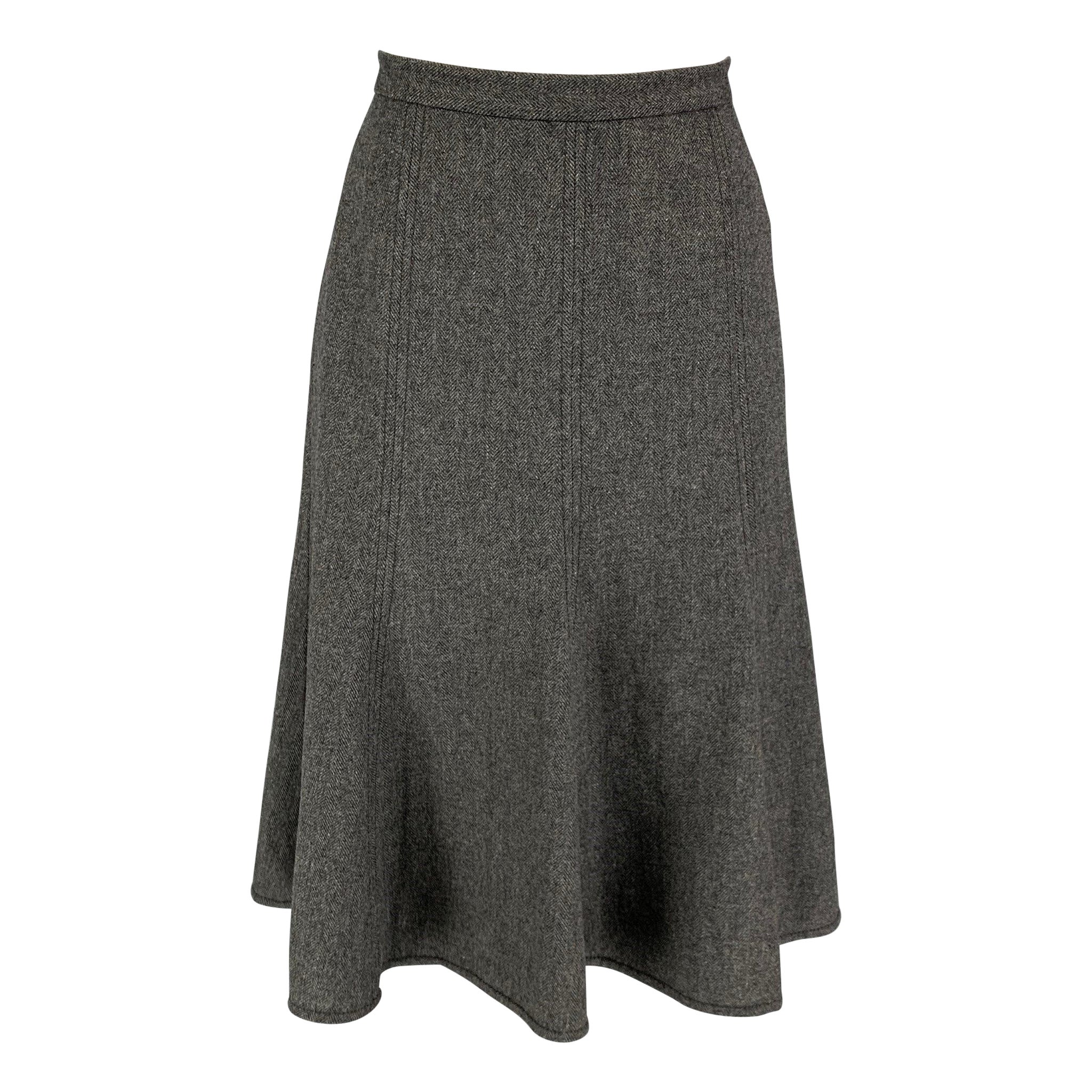 DOLCE & GABBANA Size 4 Grey Wool Blend Herringbone Tulip Below Knee Skirt For Sale