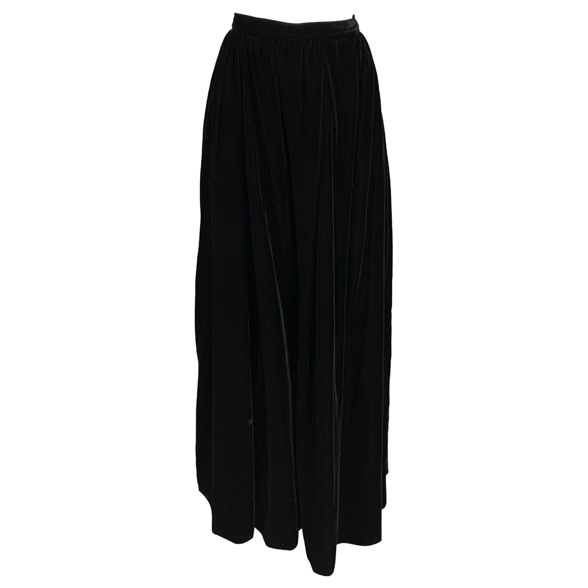 YVES SAINT LAURENT Size 8 Black Rayon Viscose Pleated Skirt For Sale