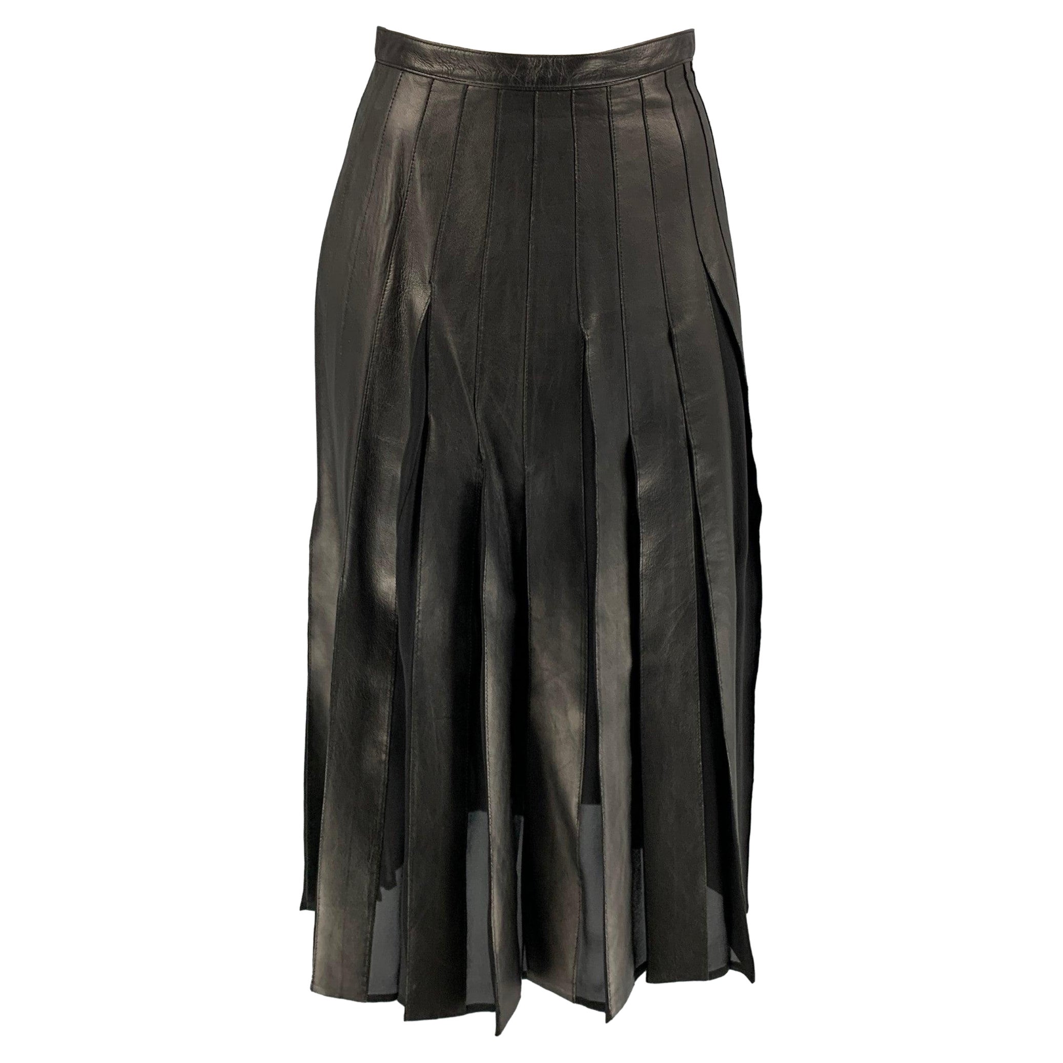 BURBERRY LONDON Size 2 Black Silk Mixed Fabrics Pleated Mid-Calf Skirt For Sale
