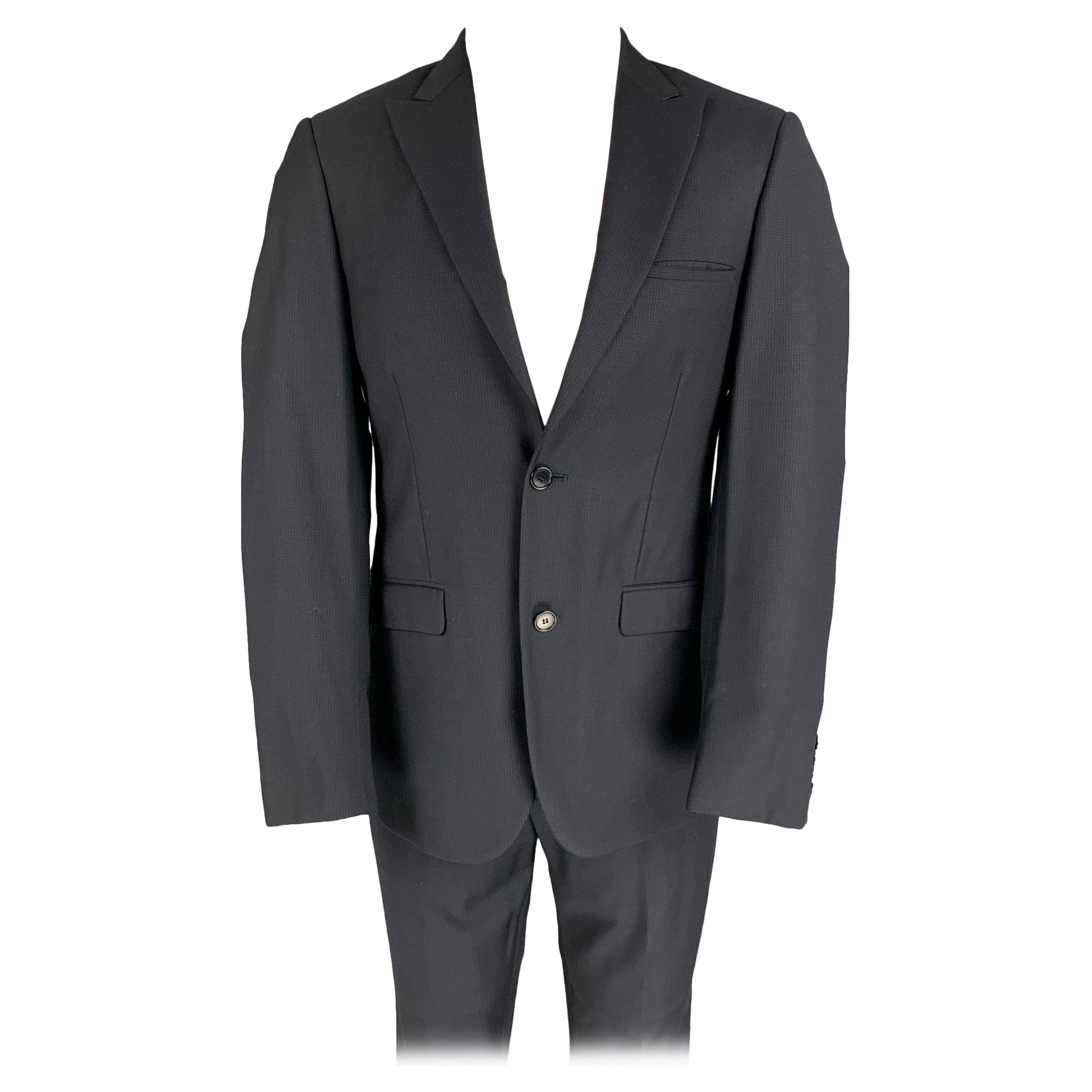 CALVIN KLEIN COLLECTION Size 36 Navy Grid Wool Peak Lapel Suit For Sale