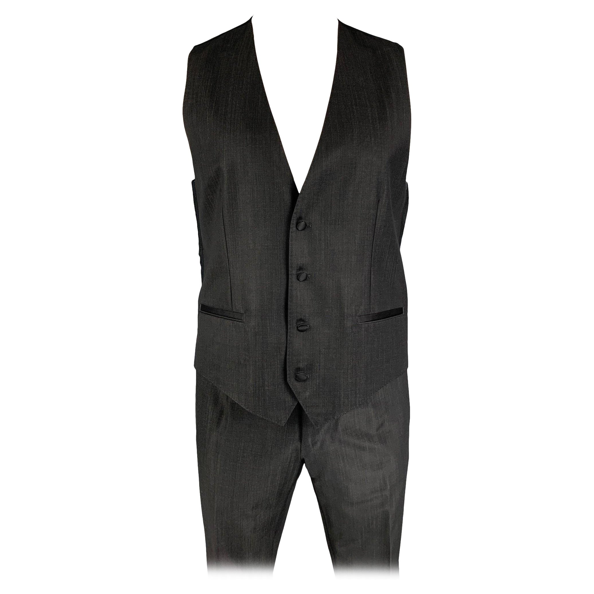 Dolce & Gabbana Taille 42 Regular Charcoal Black Wool Blend Vest Suit en vente