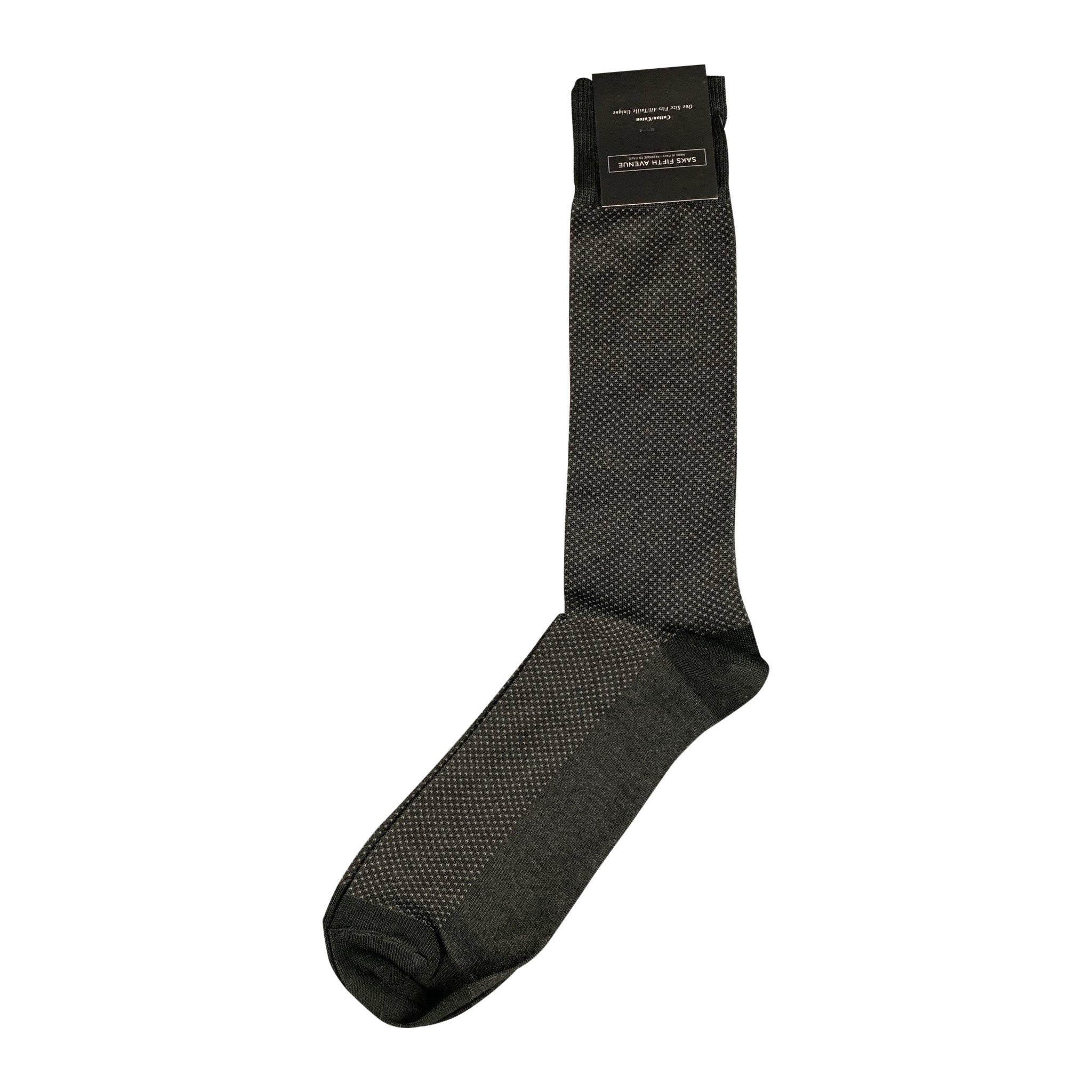 SAKS FIFTH AVENUE Taille unique chaussettes grises à pois en coton mélangé en vente