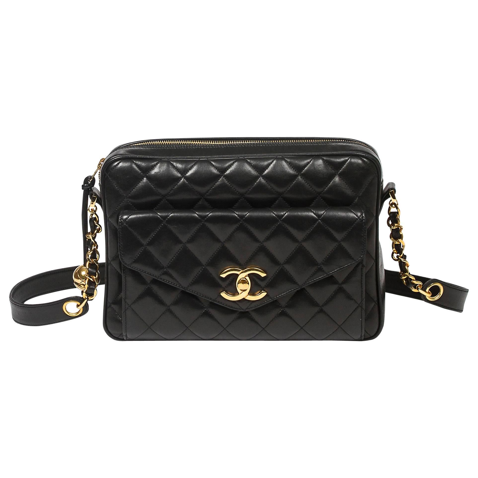 Chanel Vintage shoulder bag in black quilted lambskin