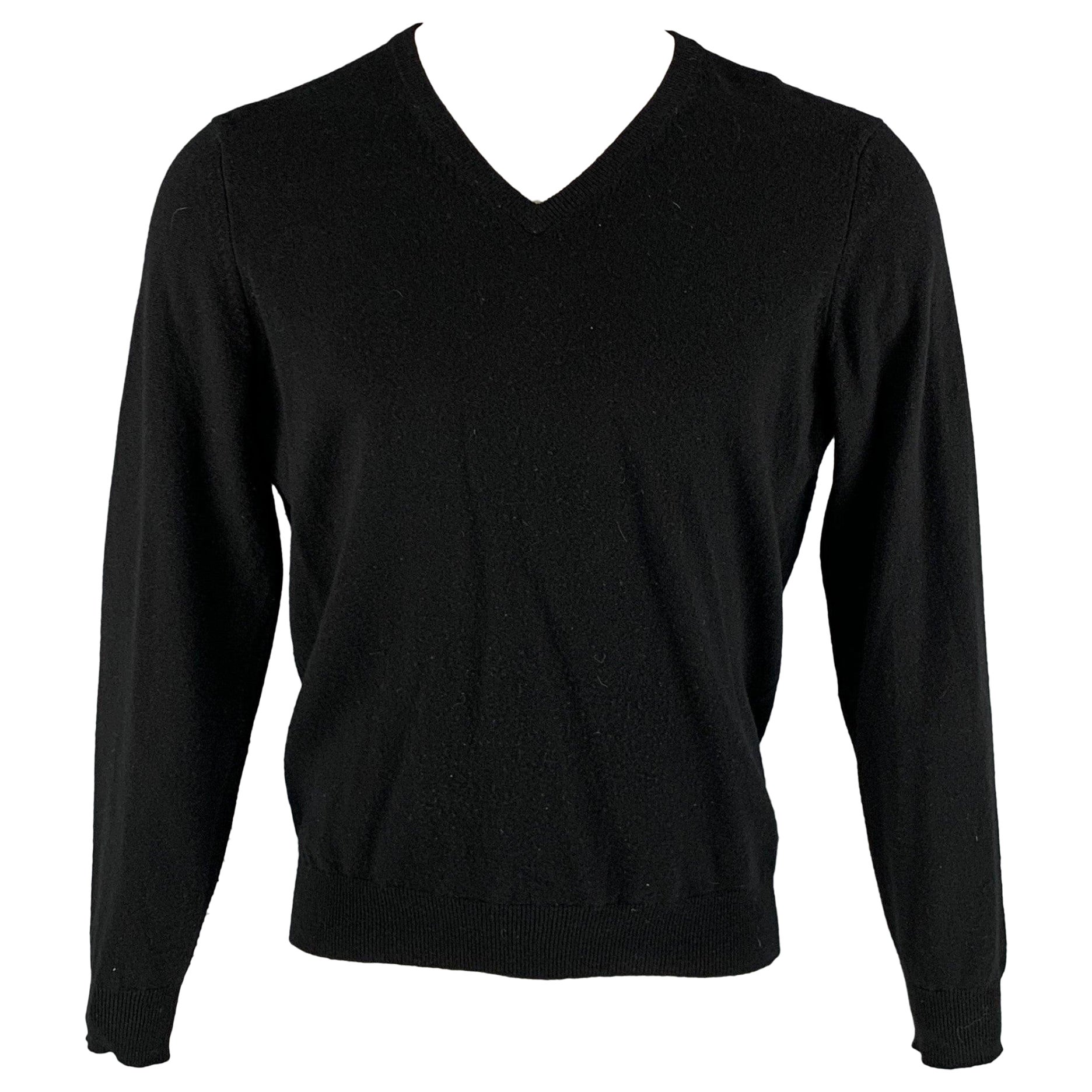 SAKS FIFTH AVENUE Size M Black Cashmere V-Neck Pullover For Sale