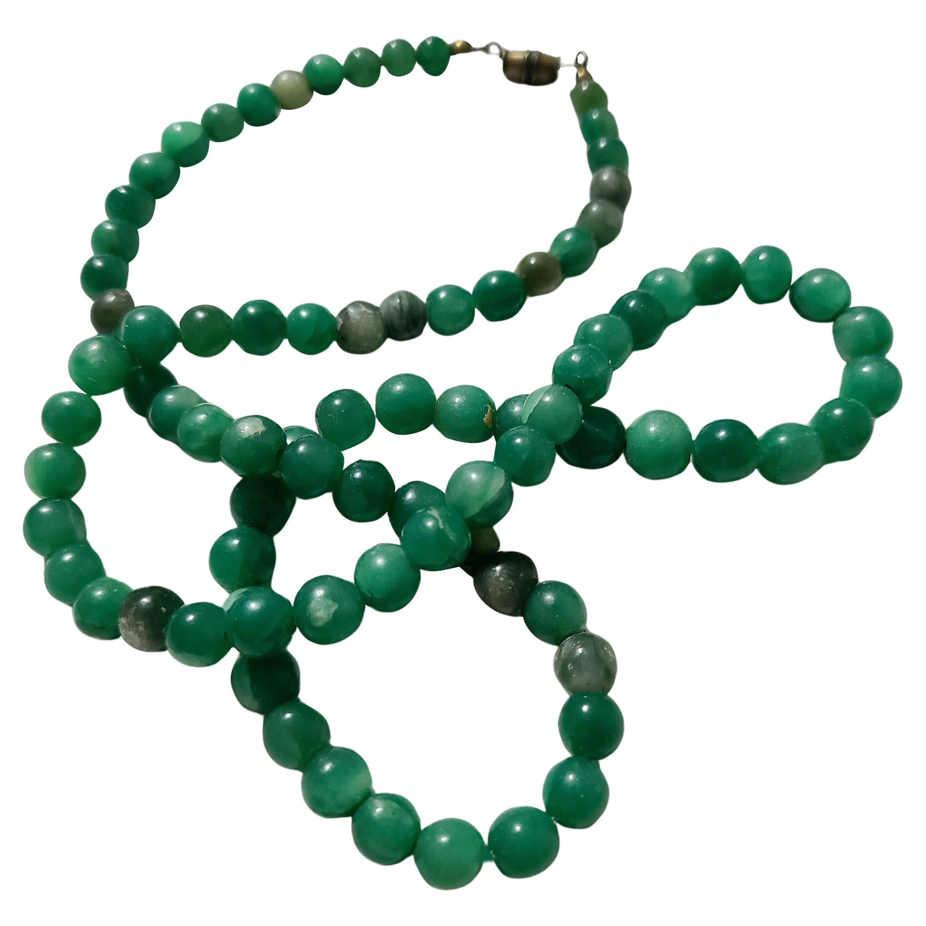 1950s Natural Marbled Jade Graduated Beaded Necklace For Sale