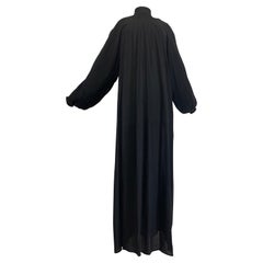 Andrew Gn Black - Robe longue monastique en crêpe de soie avec plis et encolure haute 