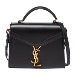 Saint Laurent Schwarze Mini Cassandra Top Handle Bag aus Leder