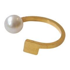 Manchette d'oreille carrée en argent sterling avec perles d'eau douce plaquées or