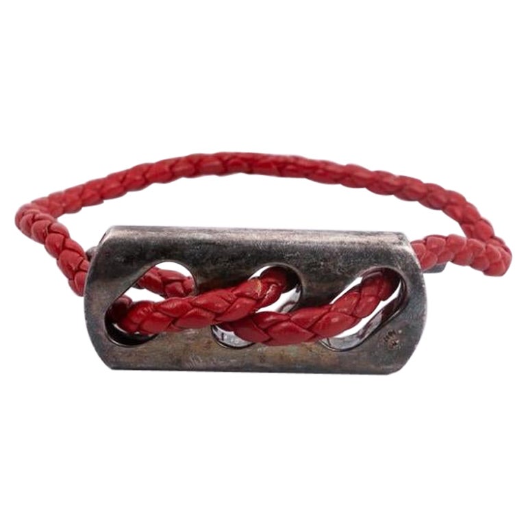 Bracelet Hermès en cuir rouge tressé avec boucle en argent en vente