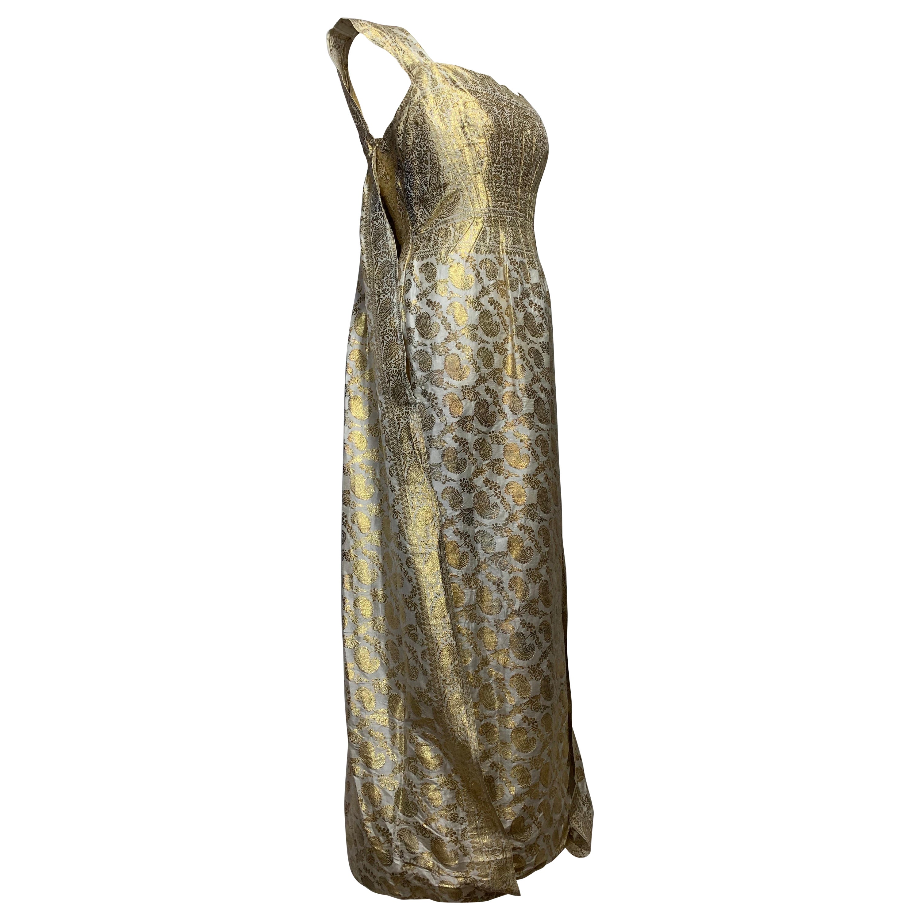 1950s Dorothy McNab Gold Lame & White Silk Sari-Inspired Gown w Waterfall Back (Robe inspirée du sari) en vente