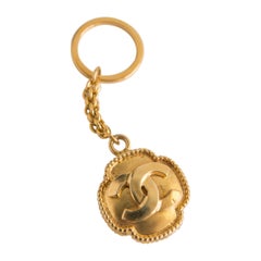 Chanel - Porte-clés CC en métal doré, automne-hiver 1996-1997