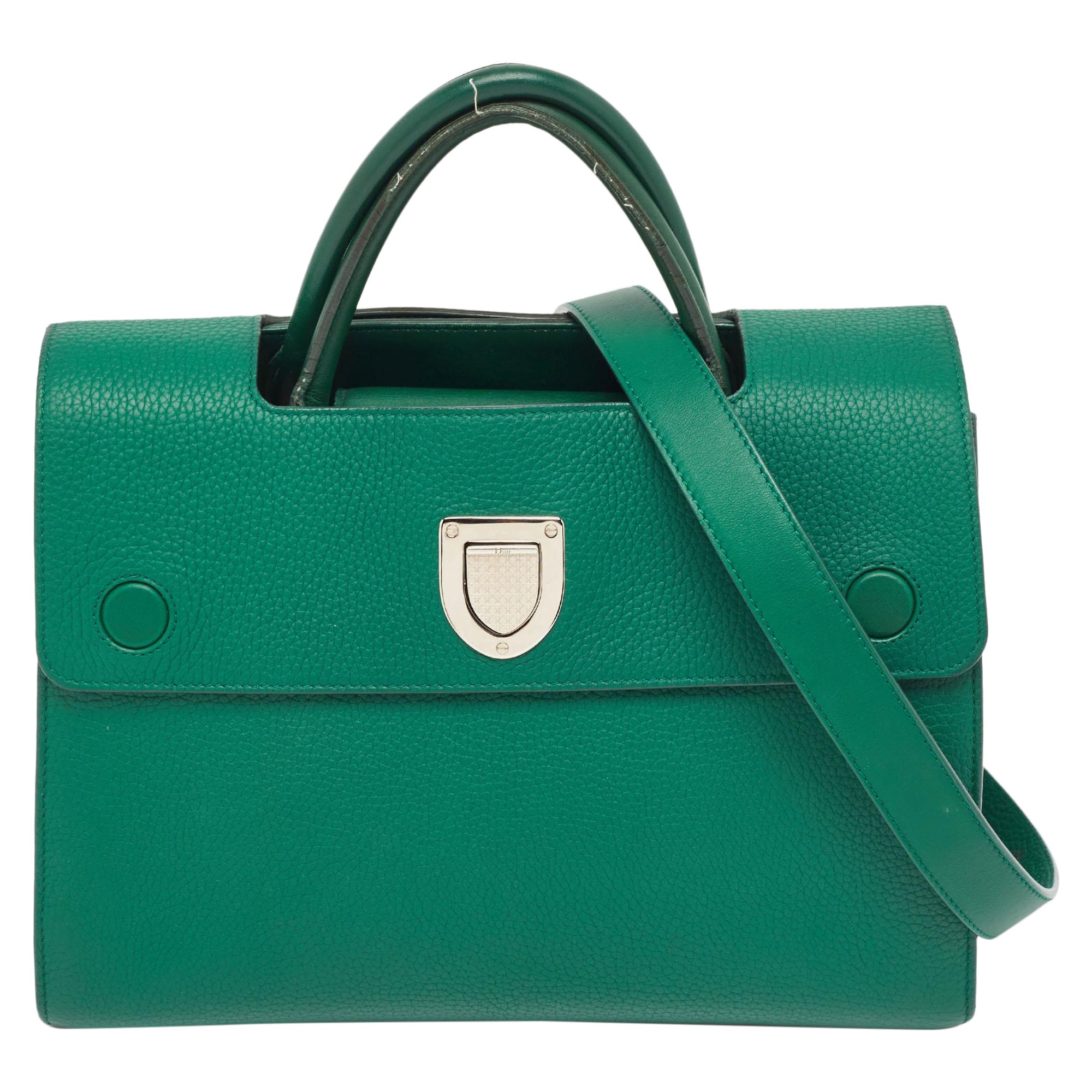 Dior Medium Diorever Tasche aus grünem Leder im Angebot