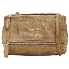 GIVENCHY Mini Pandora Braunes, gewaschenes, strukturiertes Leder, goldenes Logo, Crossbody Bag
