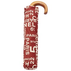 CHANEL Vintage By The Sea rot weiß CC Rue Cambon 22 Logo gefalteter Regenschirm