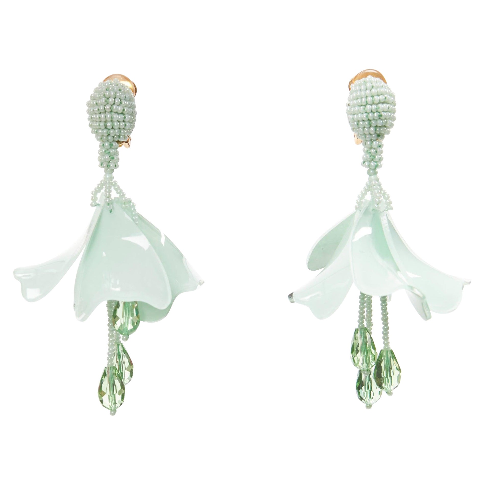 OSCAR DE LA RENTA green beaded acrylic flower dangling clip on earrings pair For Sale