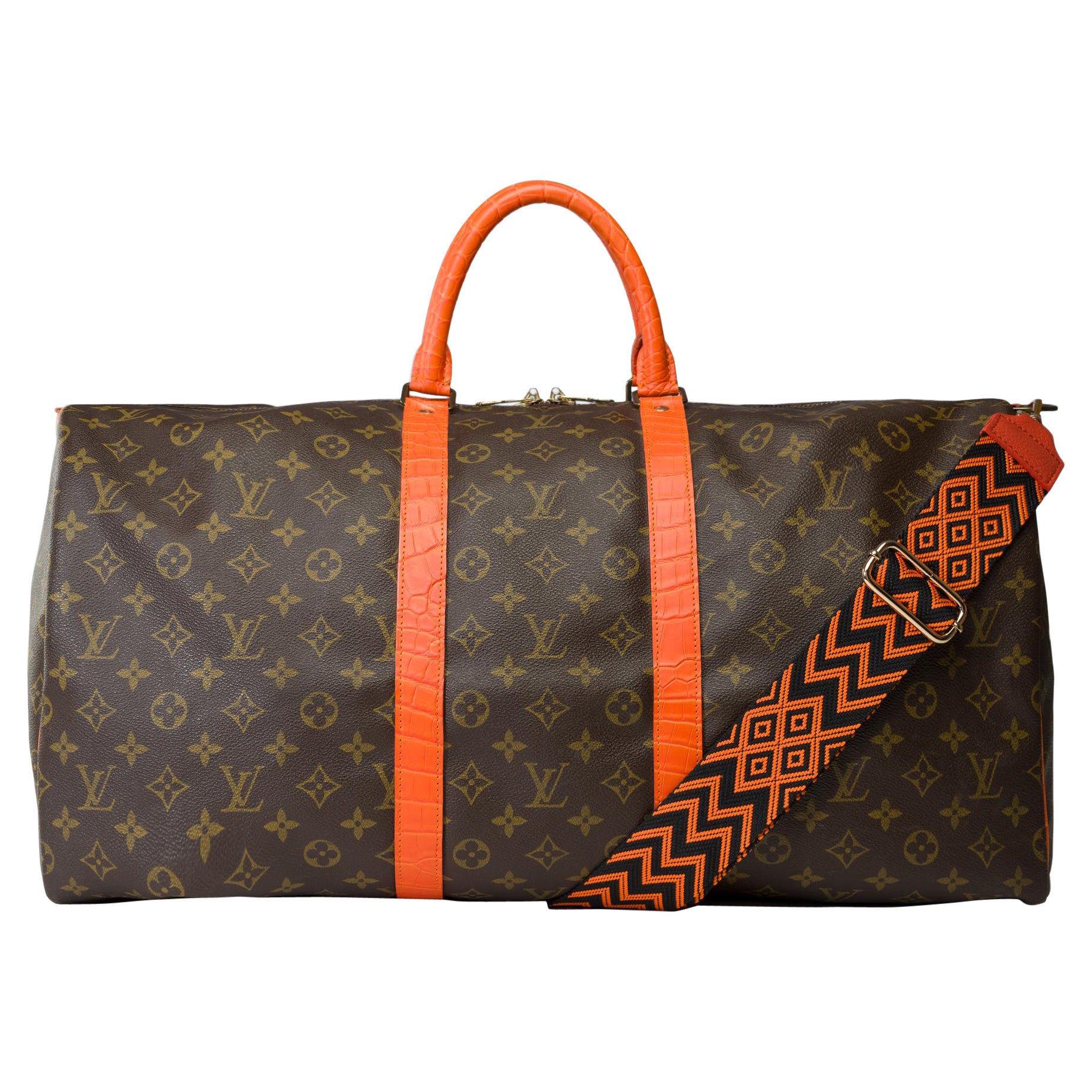 Maßgefertigte Louis Vuitton Keepall 55 Reisetasche mit orangefarbenem Krokodil-Armband im Angebot
