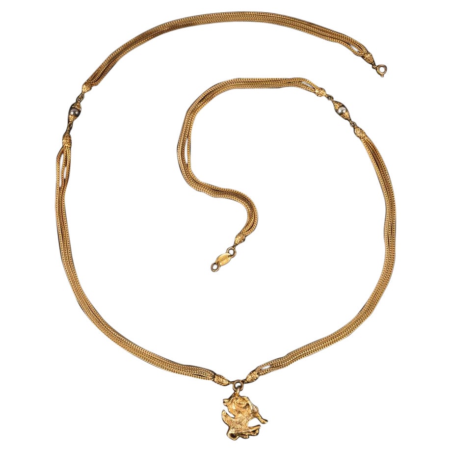 Chanel Collier haute couture Pegasus en métal doré en vente
