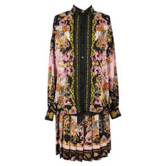 Conjunto Versace de Camisa y Falda Estampada Rosa