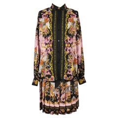 Ensemble chemise et jupe imprimés roses Versace