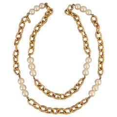 Chanel Halskette aus goldenem Metall und Kostümperlen, 1990er Jahre