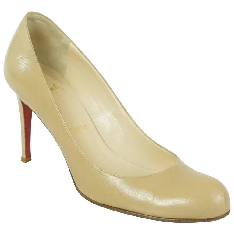 Christian Louboutin Nude Pumps - 39 For Sale at 1stDibs