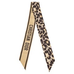 Écharpe Dior Mizza Mitzah en soie imprimée léopard noir/doré