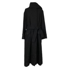 Manteau noir à col asymétrique de Christian Dior, 2009