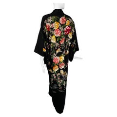Robe Kimono Vintage en Rayon Noir Fortement Brodé de Fleurs 1930s-40s