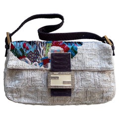 FENDI Blanco Bordado FF Cuentas  Baguette 