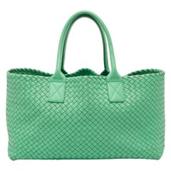 Grünes Intrecciato-Leder von Bottega Veneta aus Leder  Limitierte Auflage 0147/1000 Cabat-Tasche