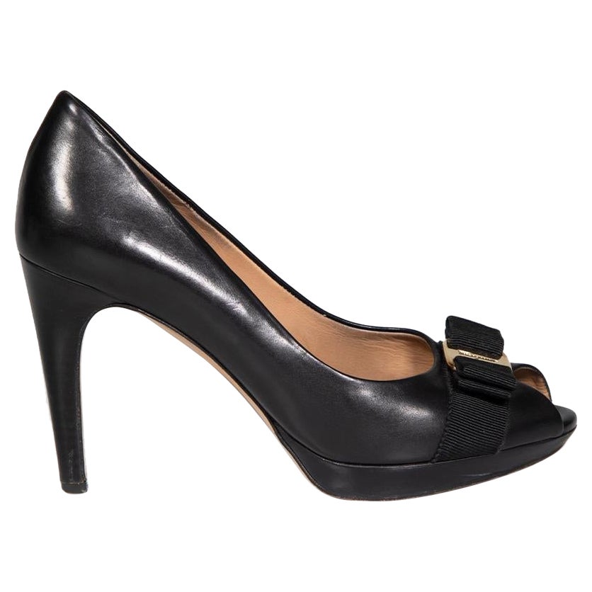 Salvatore Ferragamo Black Leather Vara Bow Heels Size US 8.5 For Sale