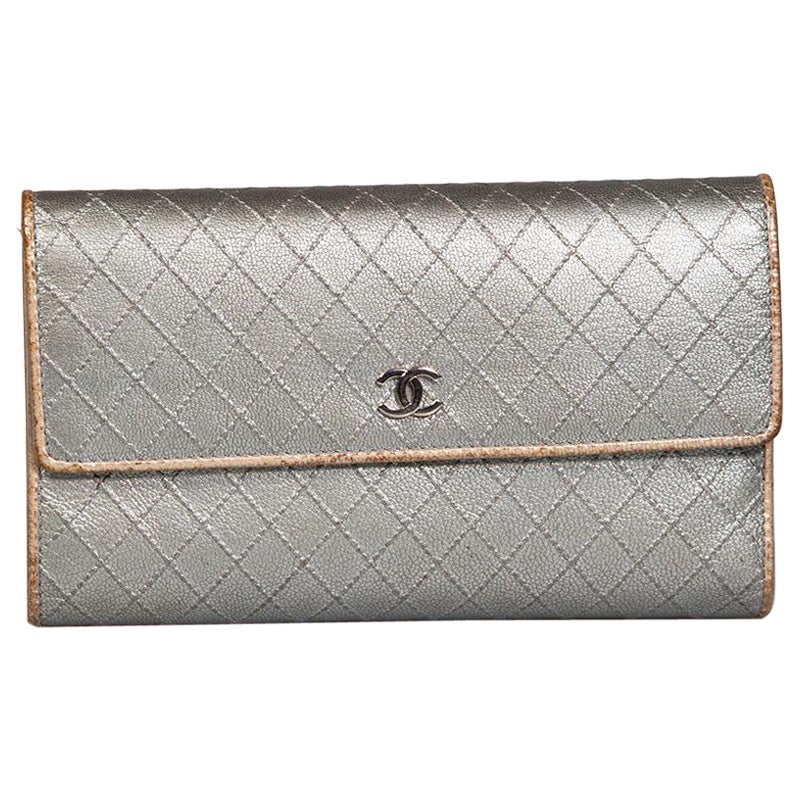 Chanel 2006-08 Silver Calfskin CC Flap Diamond Stitch Wallet For Sale