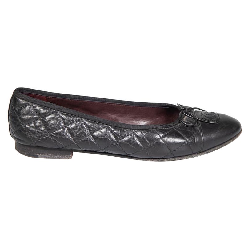 Chanel Black Leather Quilted CC Ballet Flats Size IT 37.5 For Sale