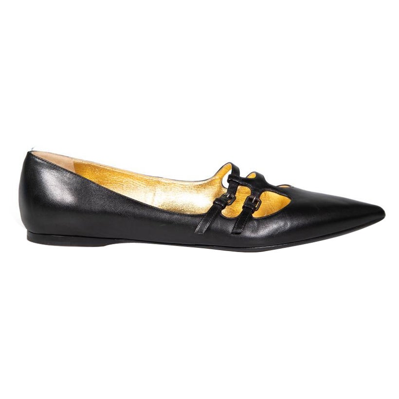 Bottega Veneta Schwarze flache Schuhe aus Leder mit Schnalle und spitzer Zehe Größe IT 39,5 im Angebot