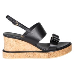 Salvatore Ferragamo Sandalias de cuña de corcho Giudith de piel negra talla IT 37