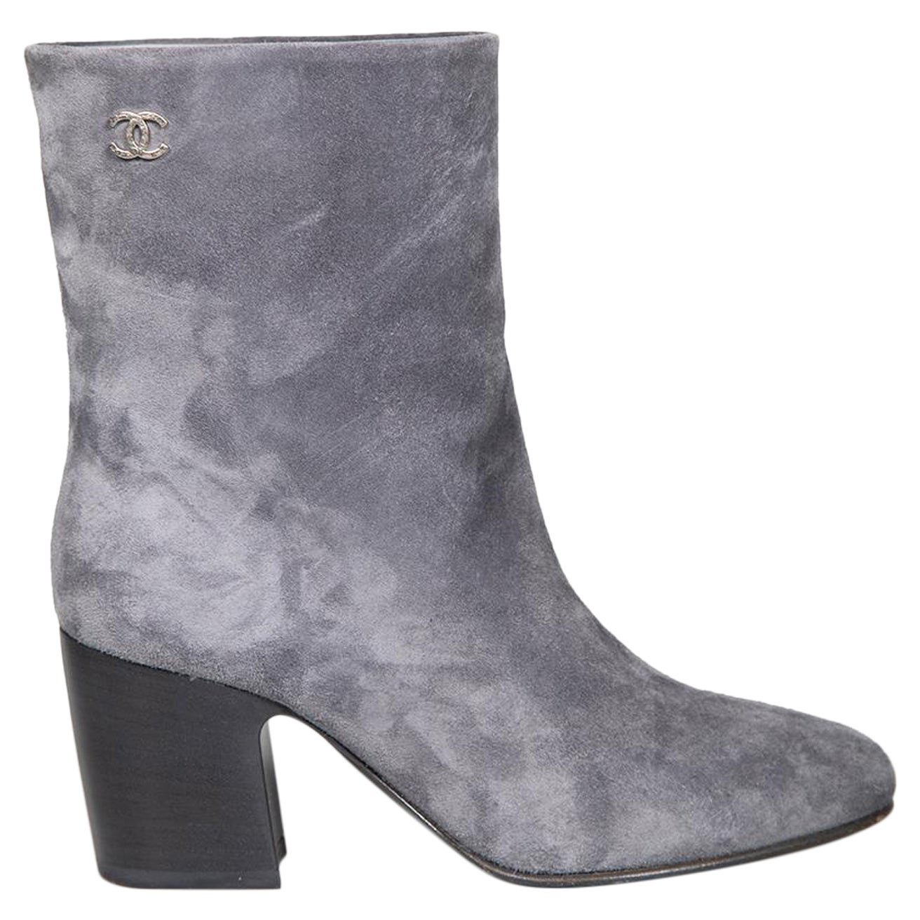 Chanel Grey Suede CC Logo Ankle Boots Size IT 35 For Sale