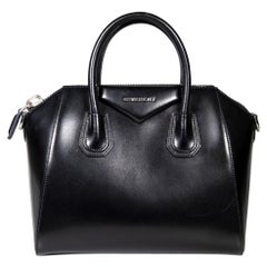Givenchy Schwarze Mini Antigona-Tasche aus glattem Kalbsleder
