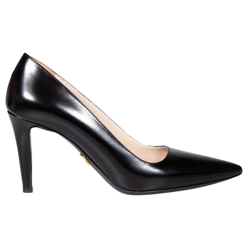 Prada Black Leather Pointed-Toe Pumps Size IT 35.5 For Sale